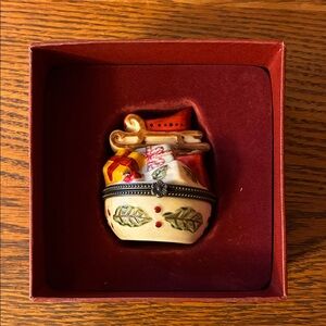 Villeroy & Boch Christmas Cream and Red Trinket Box